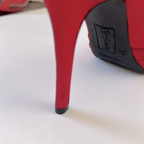 Fioni Night Red Satin Rhinestones High Heels Peep Toe Size 8 1/2 Christmas - Picture 7 of 11